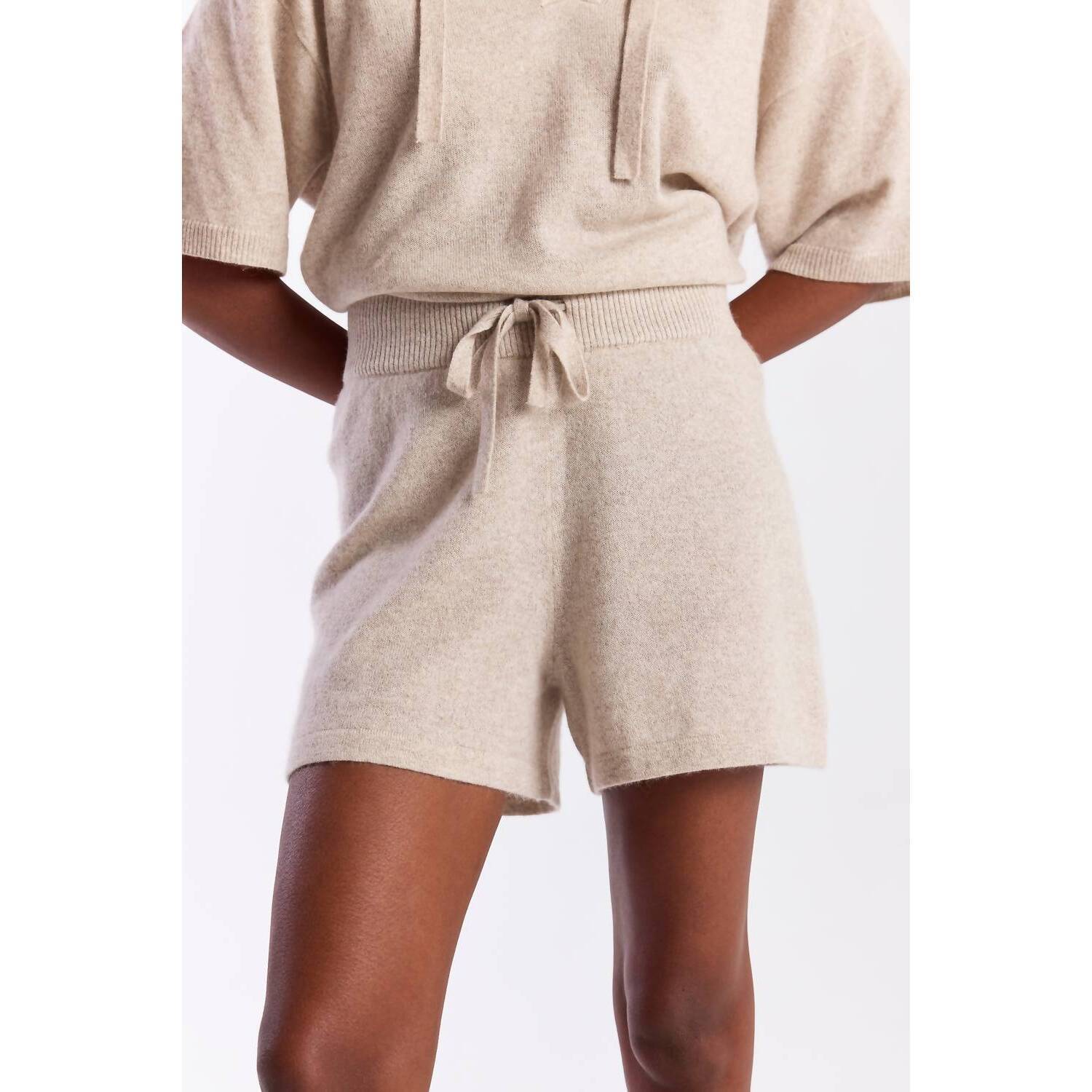 New Brodie Cashmere Bermuda Shorts In Wheat